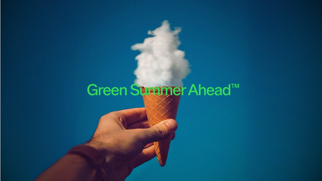 Bild som visar en hand som håller i en glasskon fyllt med moln med texten Green Summer Ahead